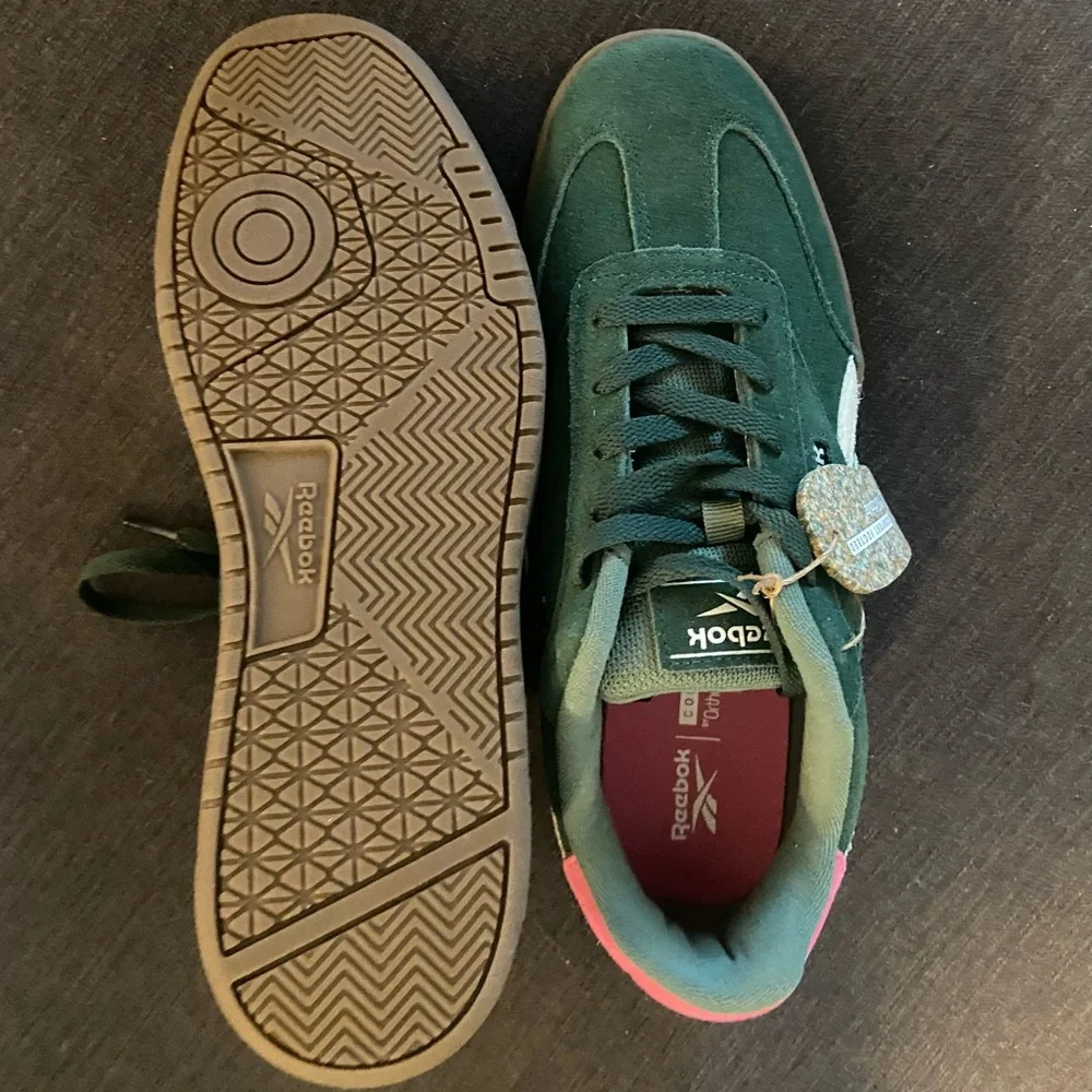 Reebok Women’s Green Sneakers - Picture 4 of 7
